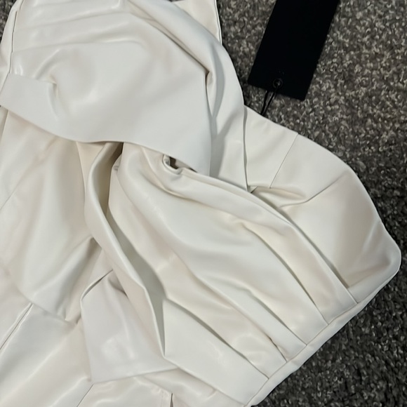 ❗️FINAL❗️ 🆕 KENDALL + KYLIE Front Bow Tie Sleeveless Jumpsuit🔴🔴 - Picture 4 of 8